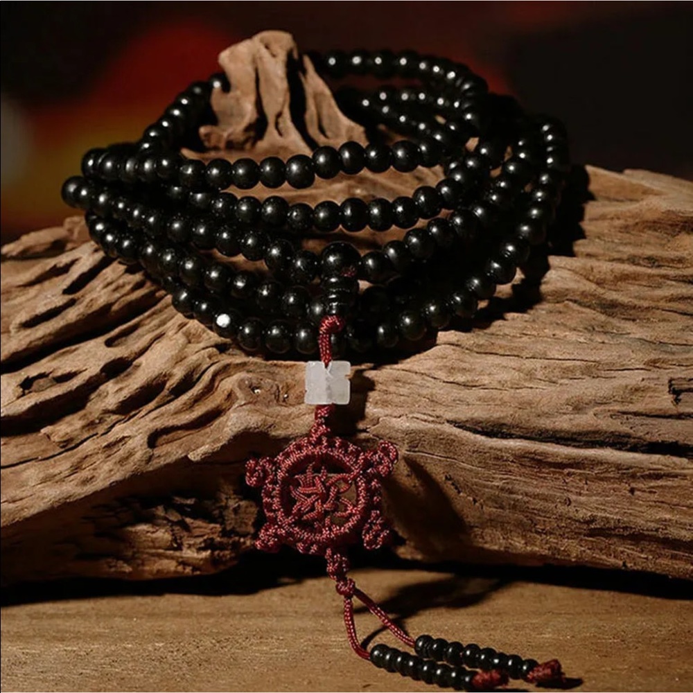 📿 Wood prayer bead Mala with jade accent and crochet luck knot - Picture 6 of 14